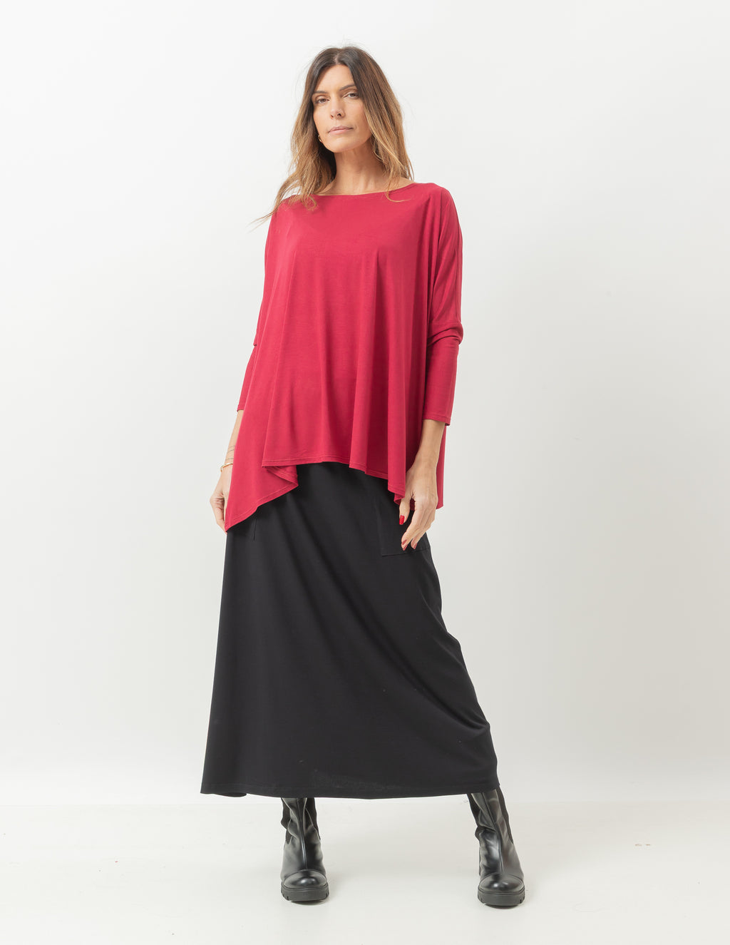 Blusa Gola Careca Bordo e Saia Midi Atenas Preta