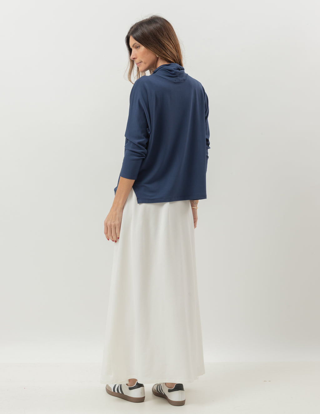 Conjunto Blusa Panamá Azul Marinho e Saia Valença Off White