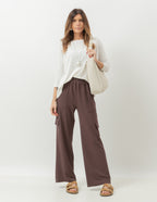 Conjunto Blusa Eva Off White e Calça Cargo Safira Marrom