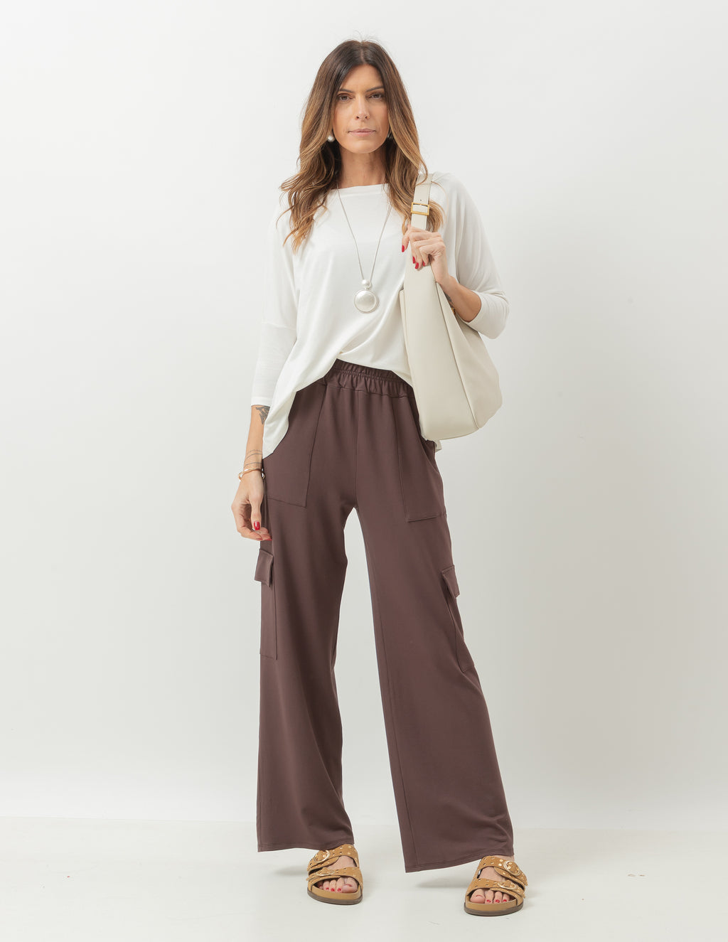 Conjunto Blusa Eva Off White e Calça Cargo Safira Marrom