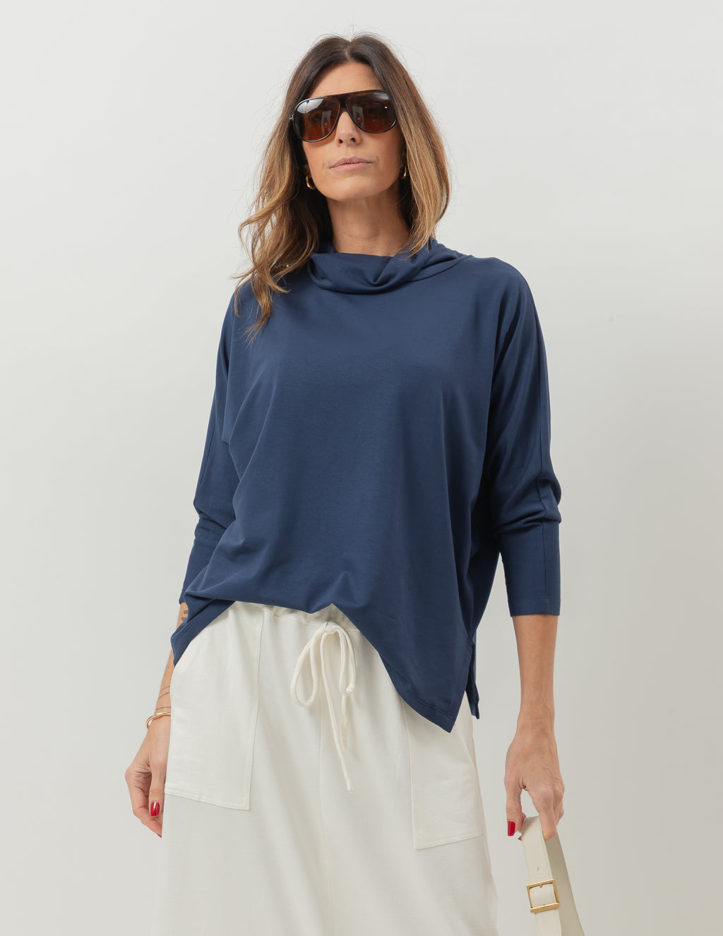 Conjunto Blusa Panamá Azul Marinho e Saia Valença Off White