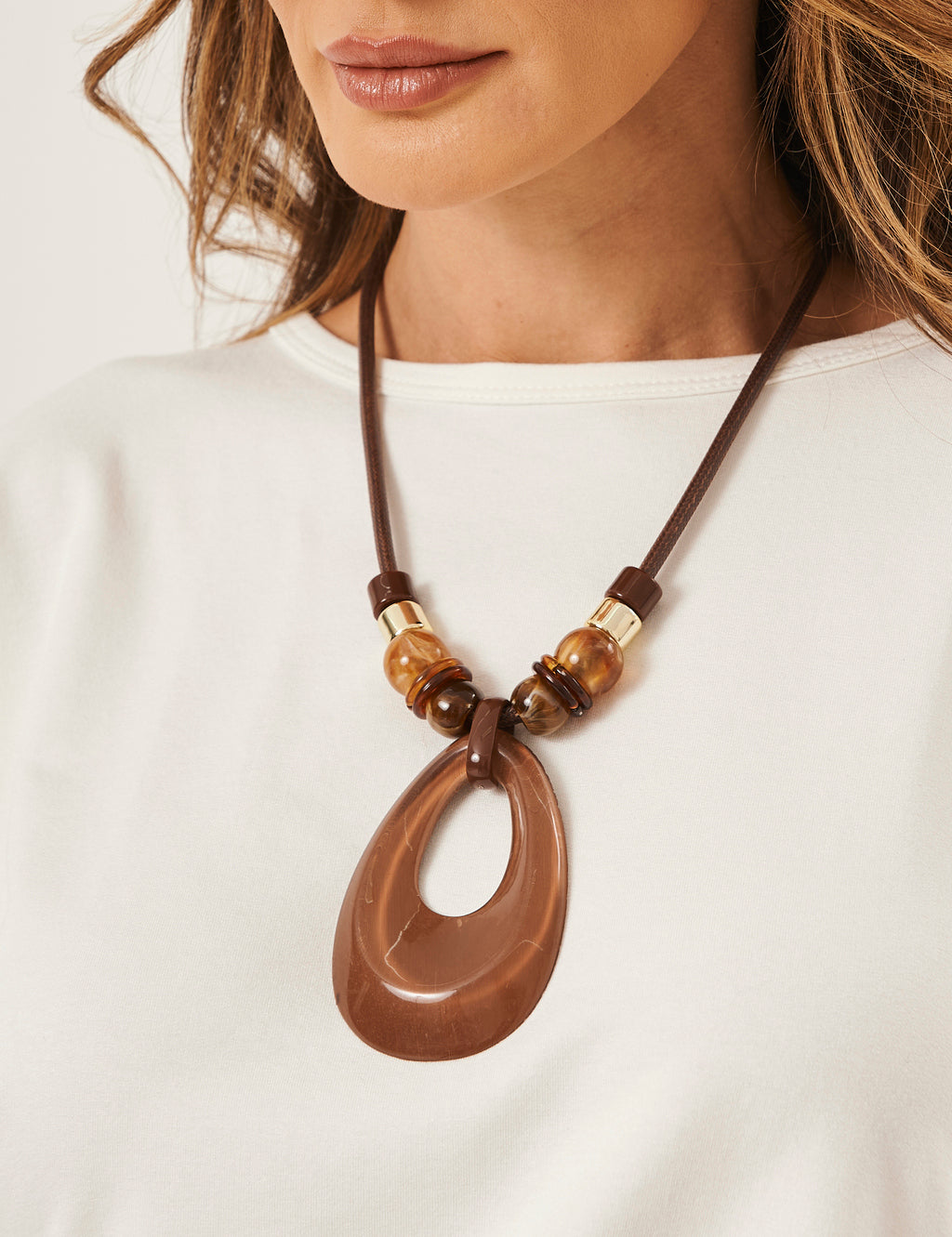 Colar Oval Vazado Com Mix De Pedras