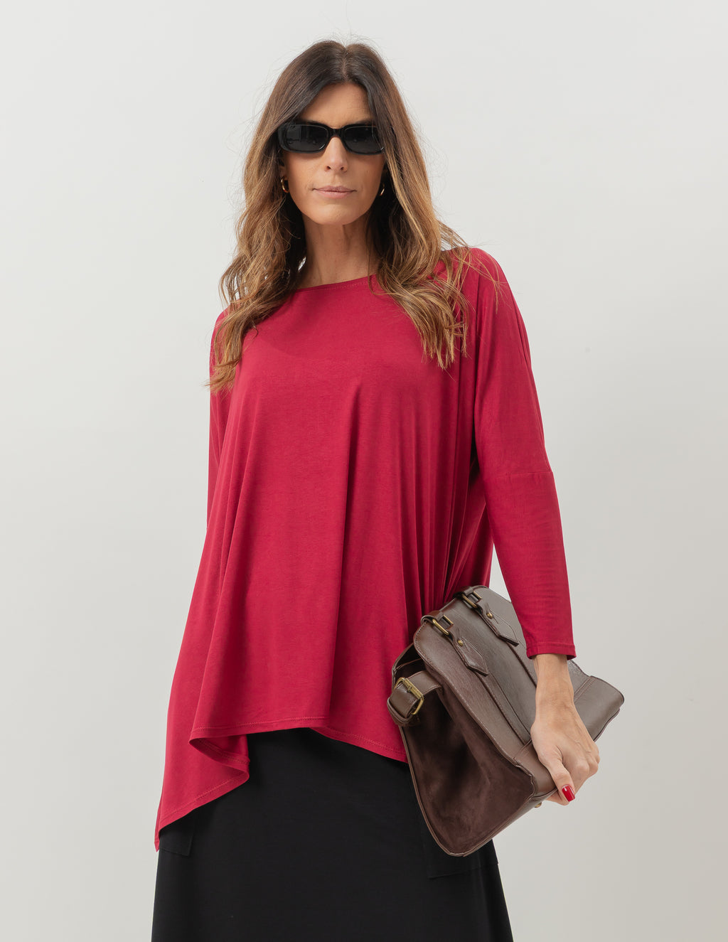 Blusa Gola Careca Bordo e Saia Midi Atenas Preta
