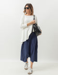 Conjunto Blusa Gola Careca Off White e Saia Mídi Atenas Azul Marinho