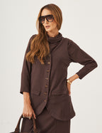 Conjunto Blusa Panamá Marrom, Colete Aurora Marrom e Saia Alessia Marrom