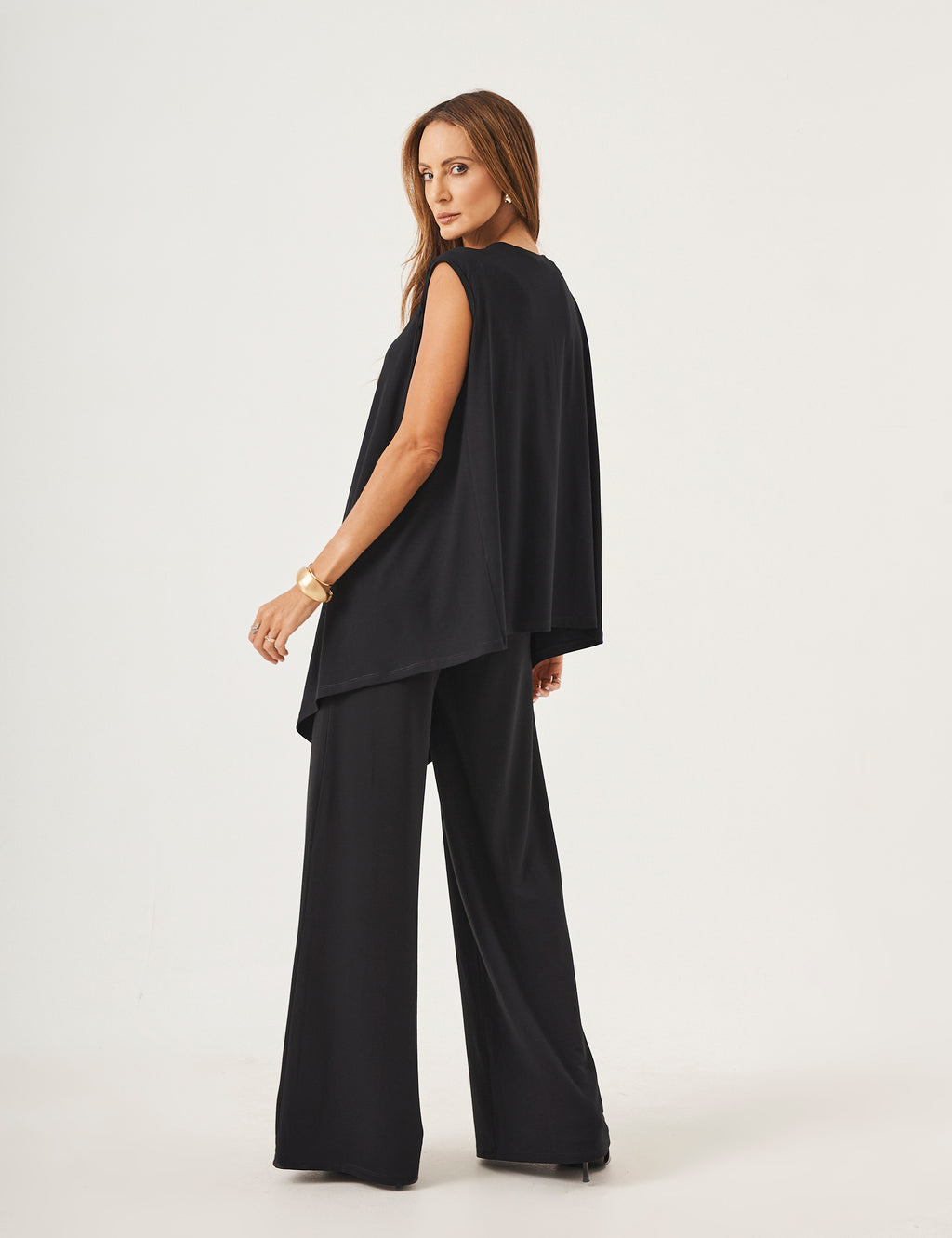 Conjunto Blusa Fendas Preta, Colete Kimono Preto e Calça Panamá Preta