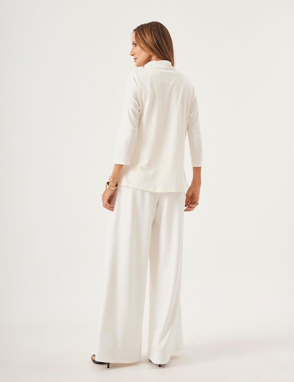 Conjunto Blusa Gola Boba Off, Colete Melanie Off e Calça Panamá Off White