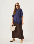 Conjunto Blusa Chiara Marinho e Vestido Charlotte Marrom (Efeito saia)