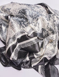 Lenço Estampado Preto