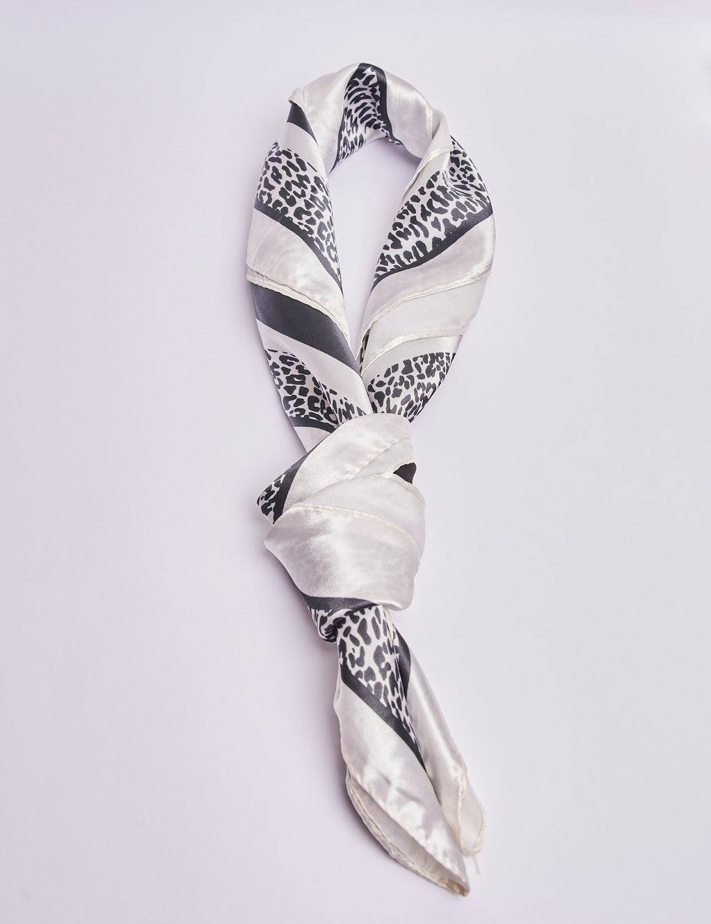 Lenço animal Print P&B