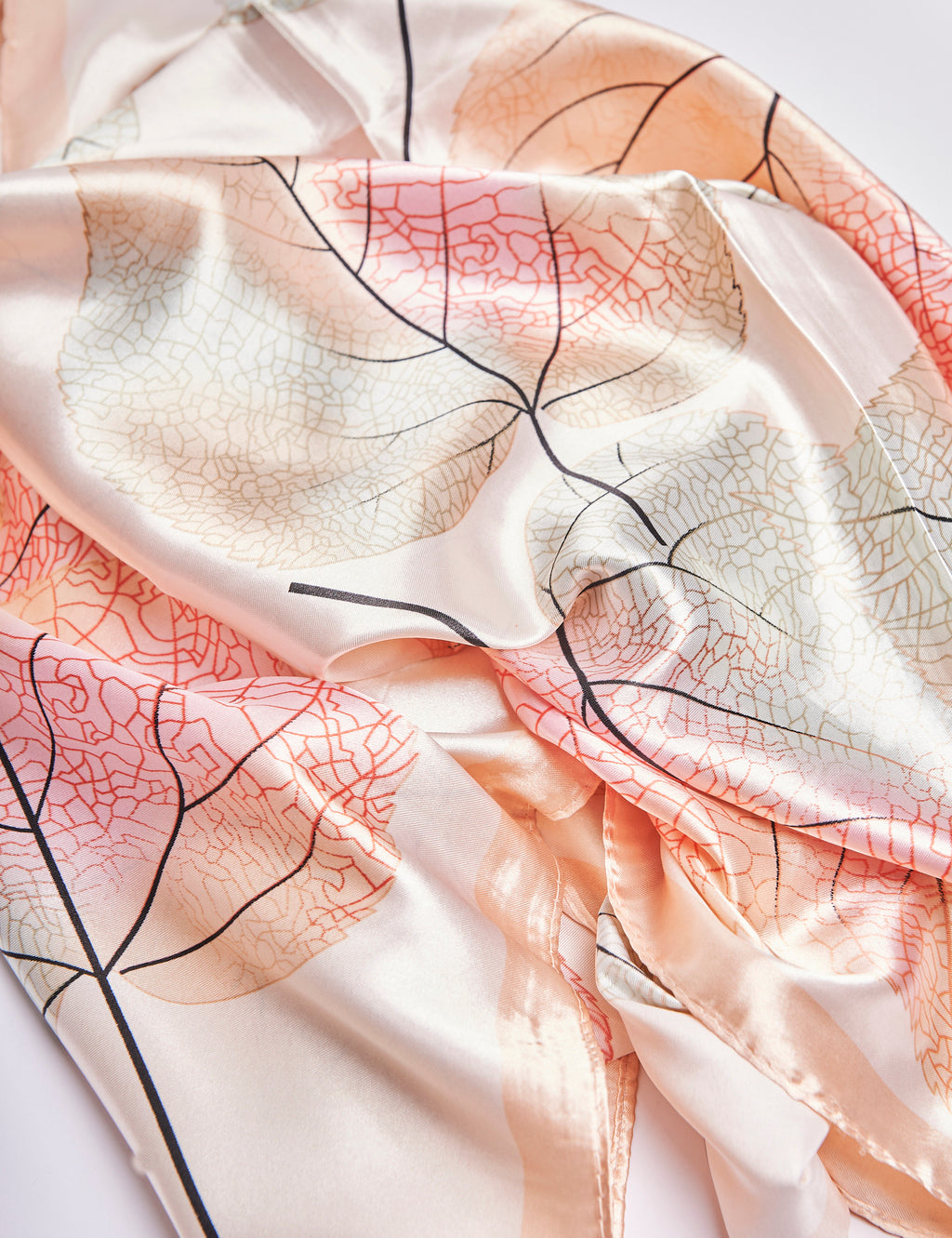 Lenço Estampado Folhas Bege e Laranja