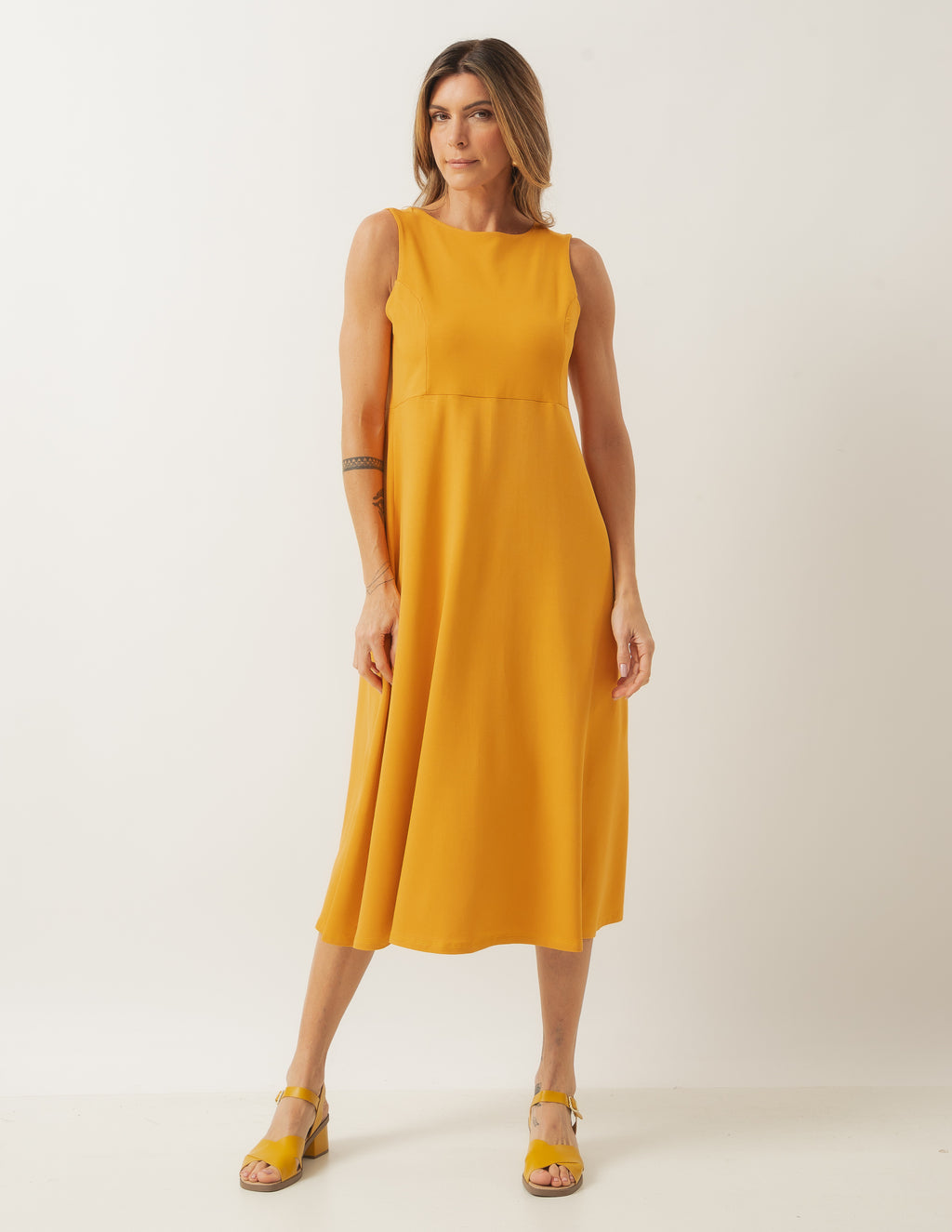 Vestido Naomi Mostarda