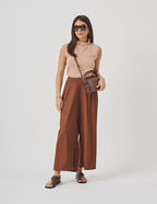 Calça Pantalona Cropped Vera em Malha Canelada Marrom