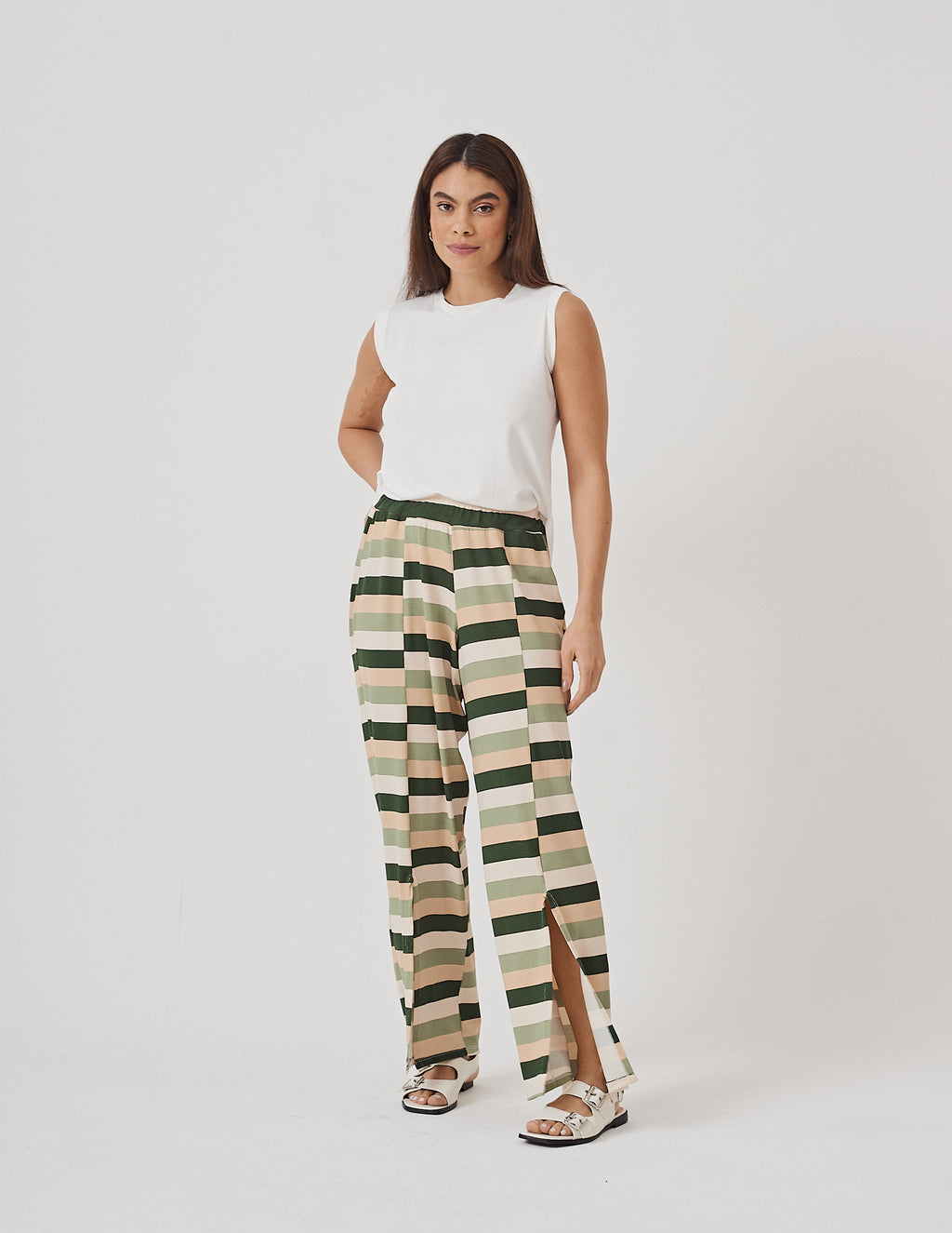 Conjunto Blusa Regata Fendas Off White e Calça Florence listrada Verde