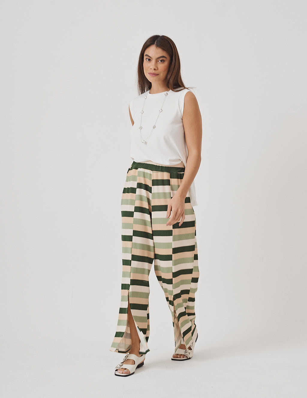 Conjunto Blusa Regata Fendas Off White e Calça Florence listrada Verde