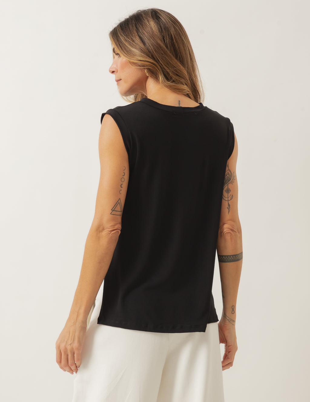 BLUSA REGATA FENDAS PRETA