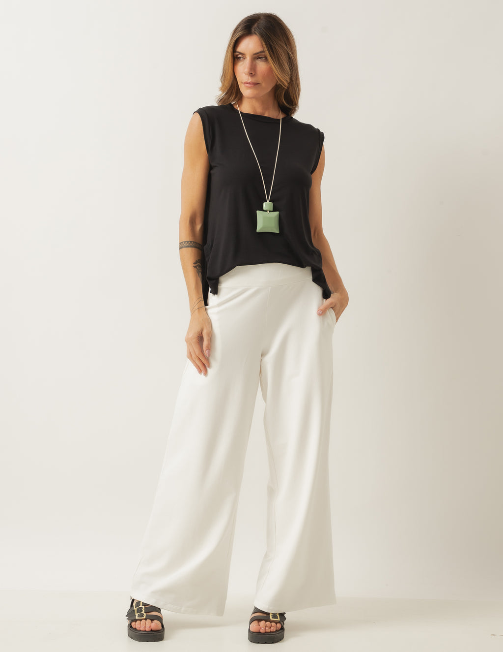 BLUSA REGATA FENDAS PRETA