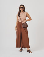 Calça Pantalona Cropped Vera em Malha Canelada Marrom