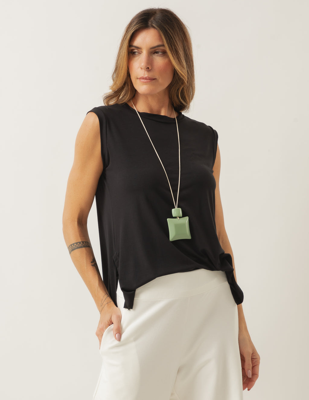 BLUSA REGATA FENDAS PRETA