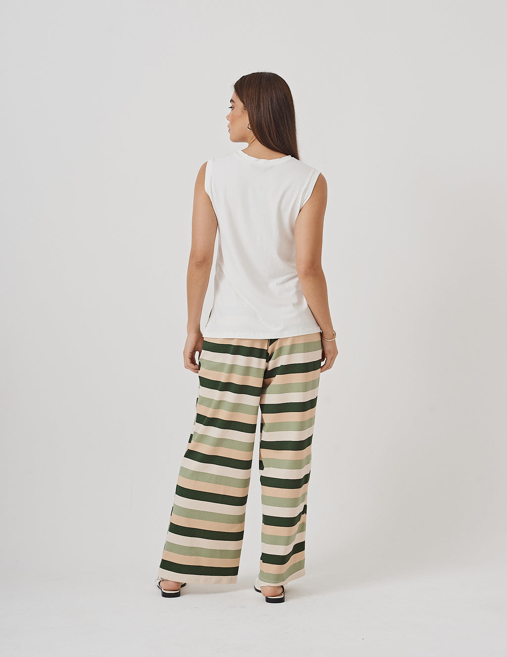 Conjunto Blusa Regata Fendas Off White e Calça Florence listrada Verde