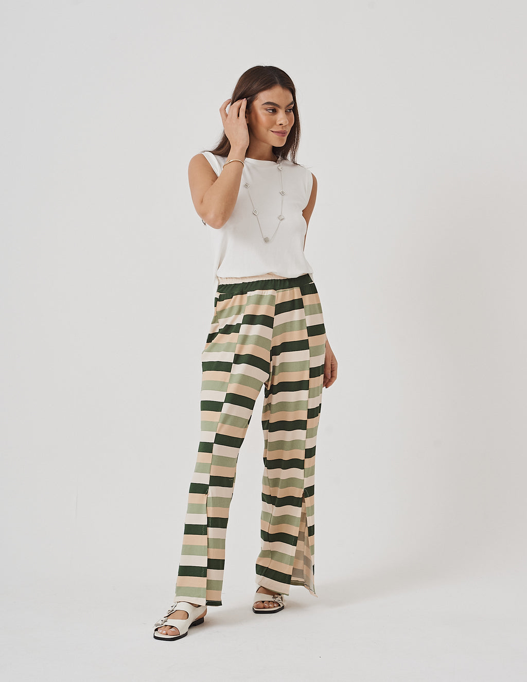 Conjunto Blusa Regata Fendas Off White e Calça Florence listrada Verde