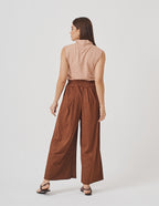 Calça Pantalona Cropped Vera em Malha Canelada Marrom