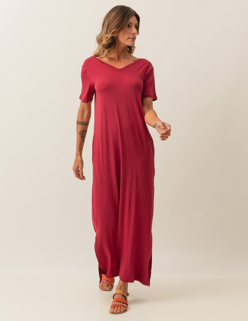 VESTIDO LONGO COM BOLSO BORDÔ