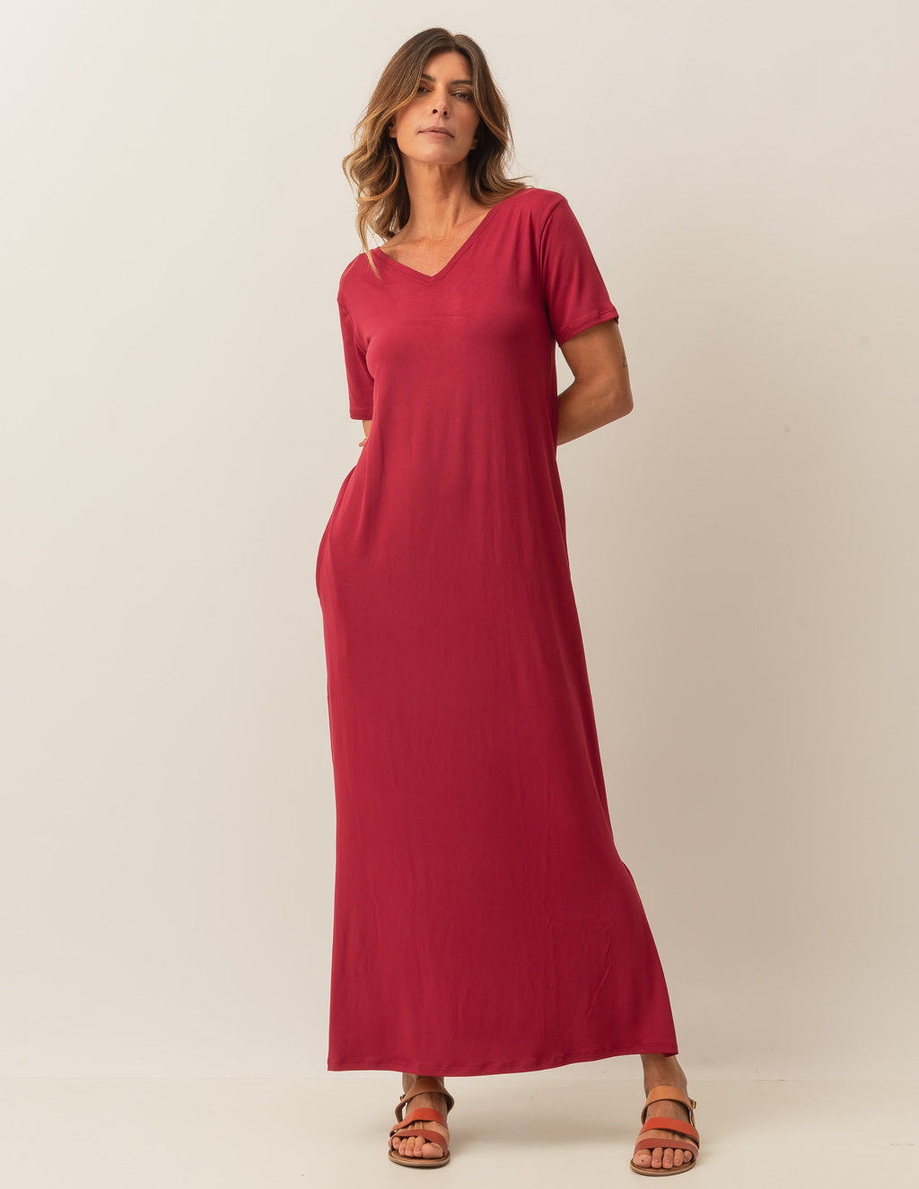 VESTIDO LONGO COM BOLSO BORDÔ