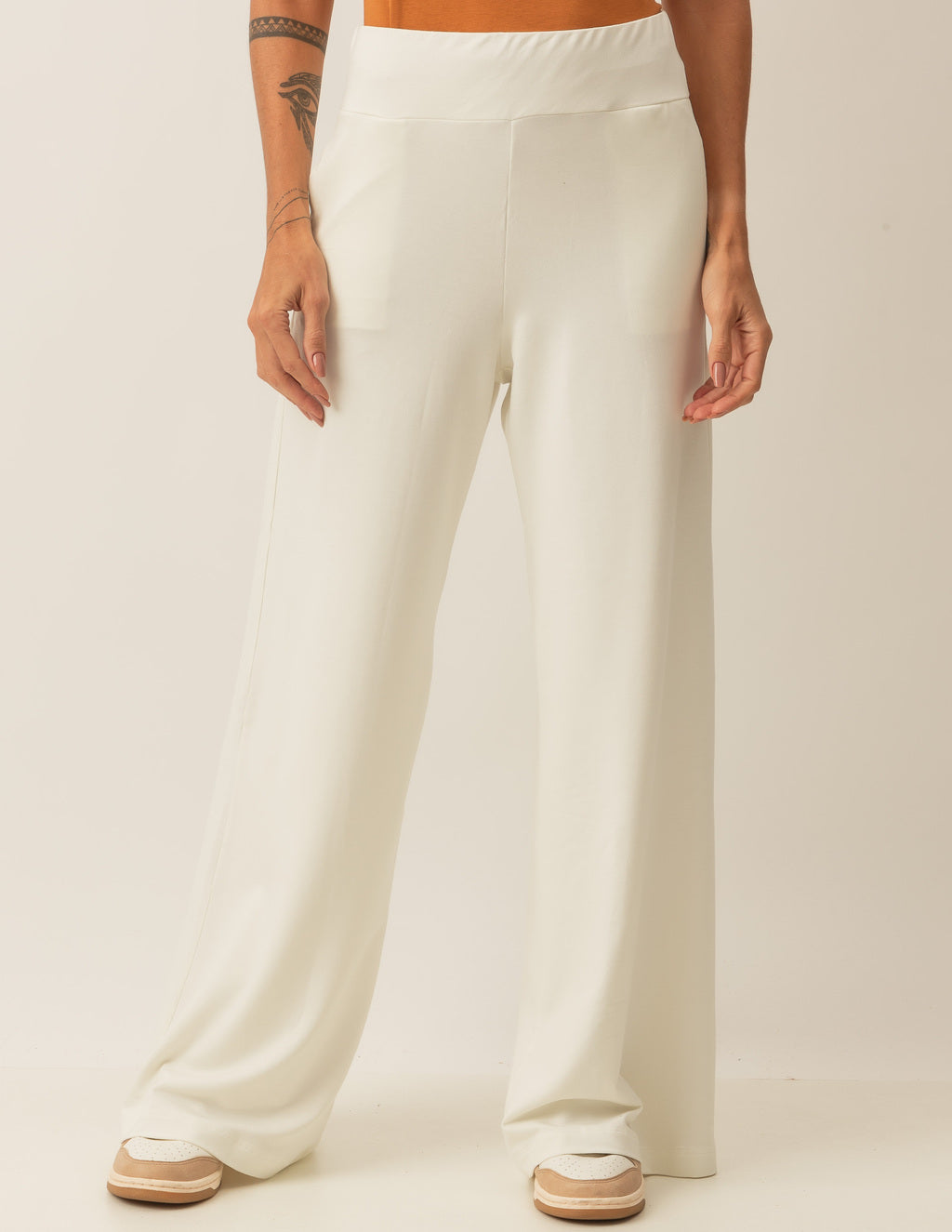 Conjunto Regata Fendas Caramelo e Calça Panama Off White