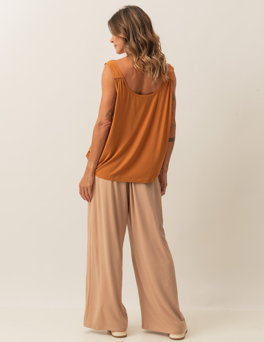Blusa Regata Atenas Caramelo