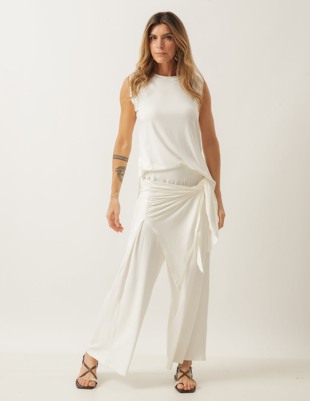 Conjunto Blusa Regata Fendas Off White e Calça Eva Off White