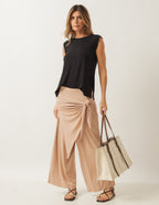 Conjunto Blusa Regata Fendas Preta e Calça Eva Bege