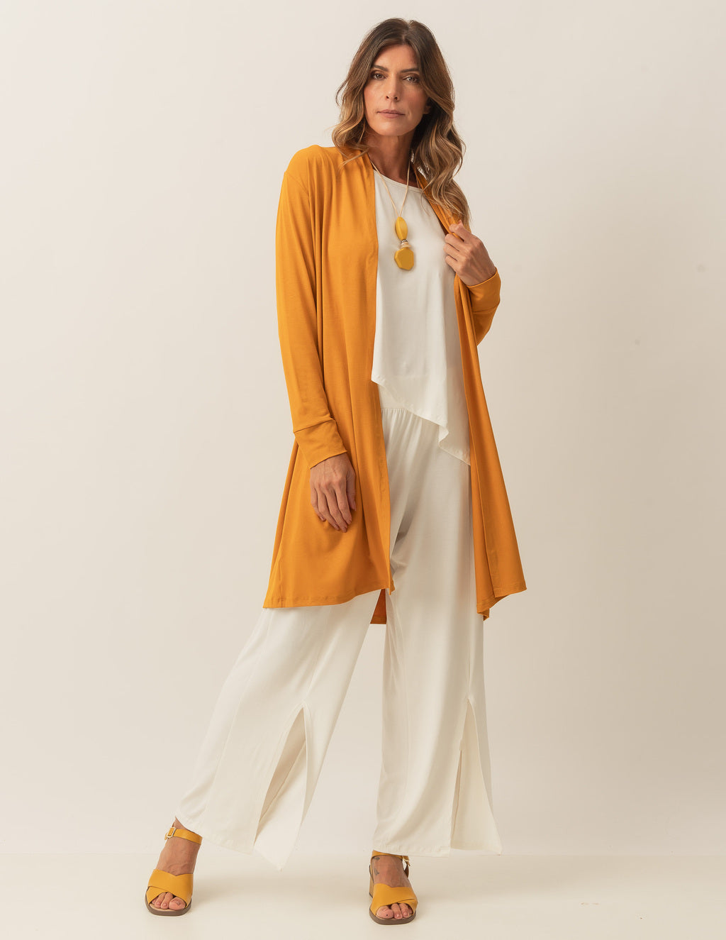 Conjunto Florence Off White e Cardigan Longo Mostarda