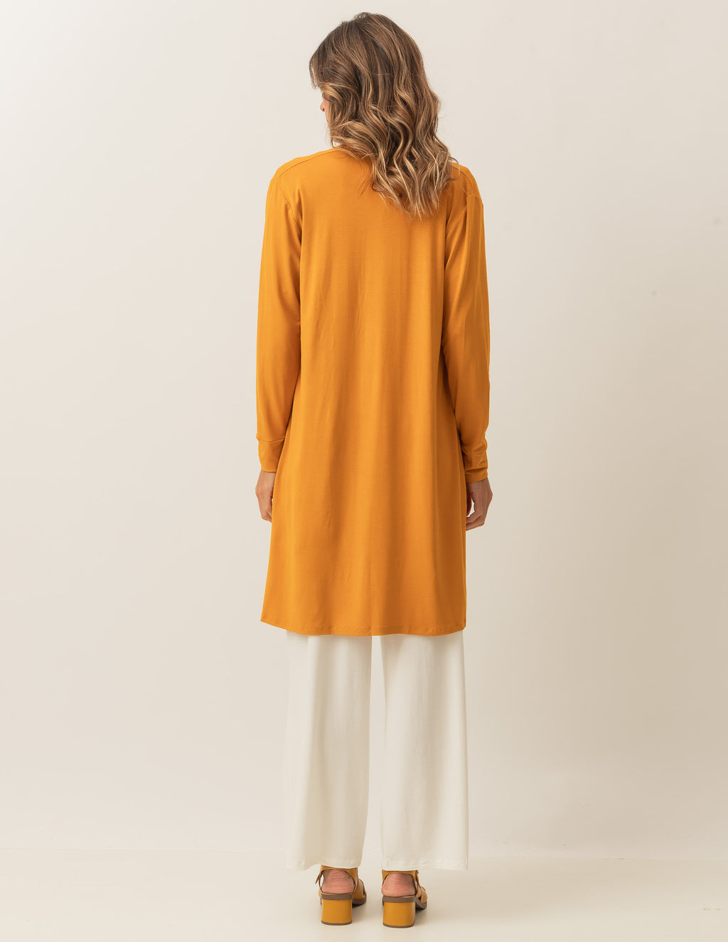 Conjunto Florence Off White e Cardigan Longo Mostarda