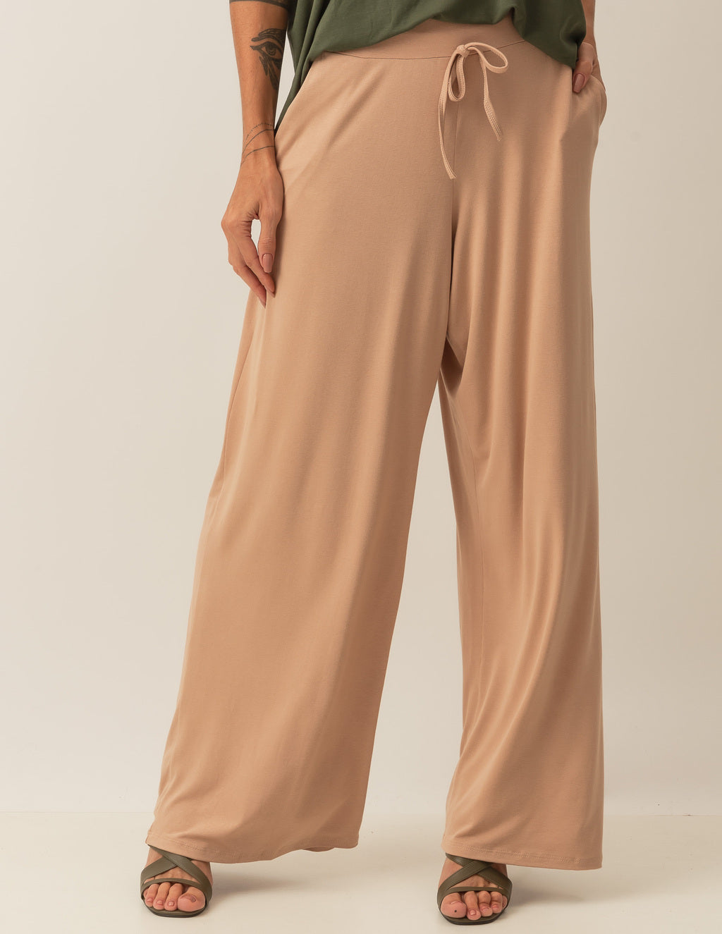 Conjunto Blusa Maria Verde e Calça Kimono Bege