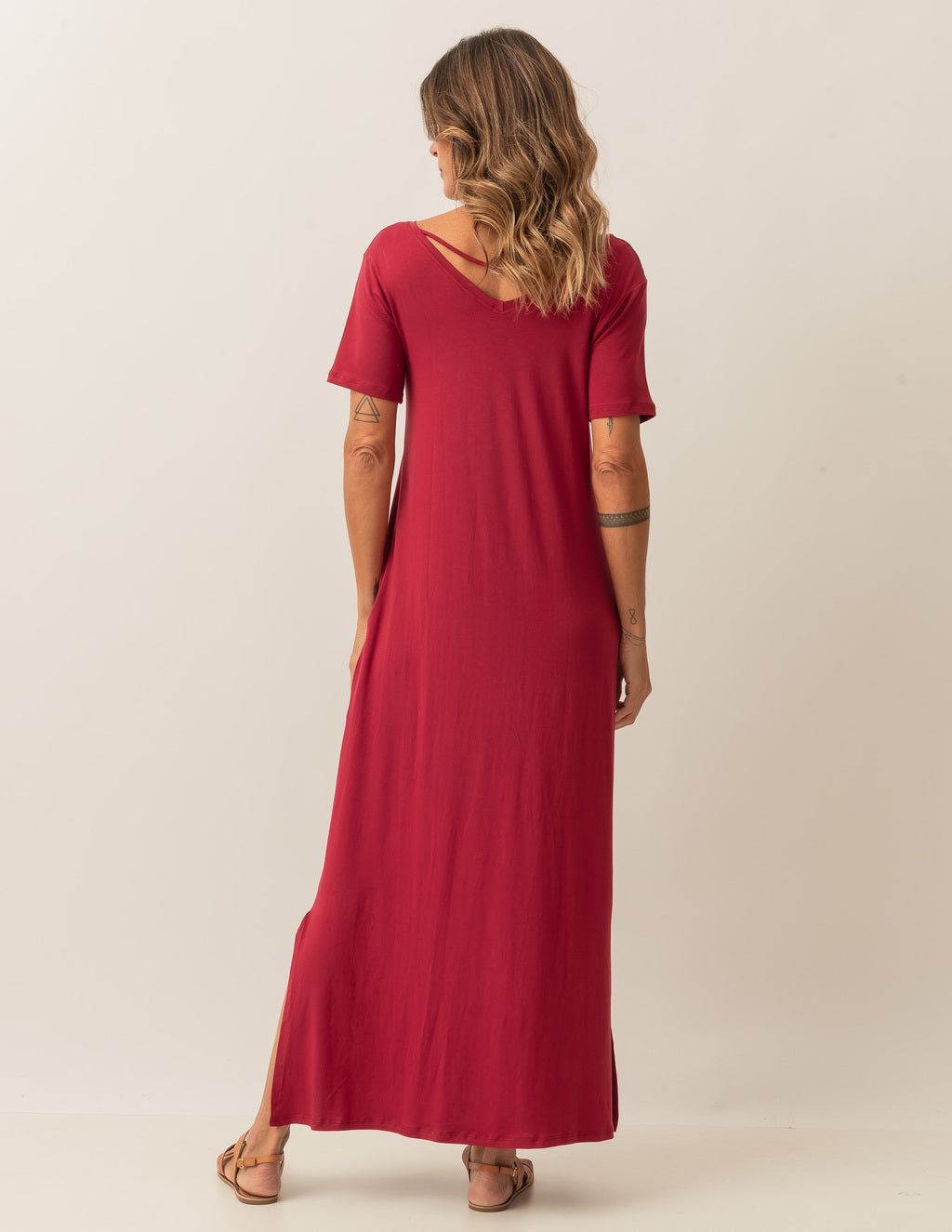 VESTIDO LONGO COM BOLSO BORDÔ