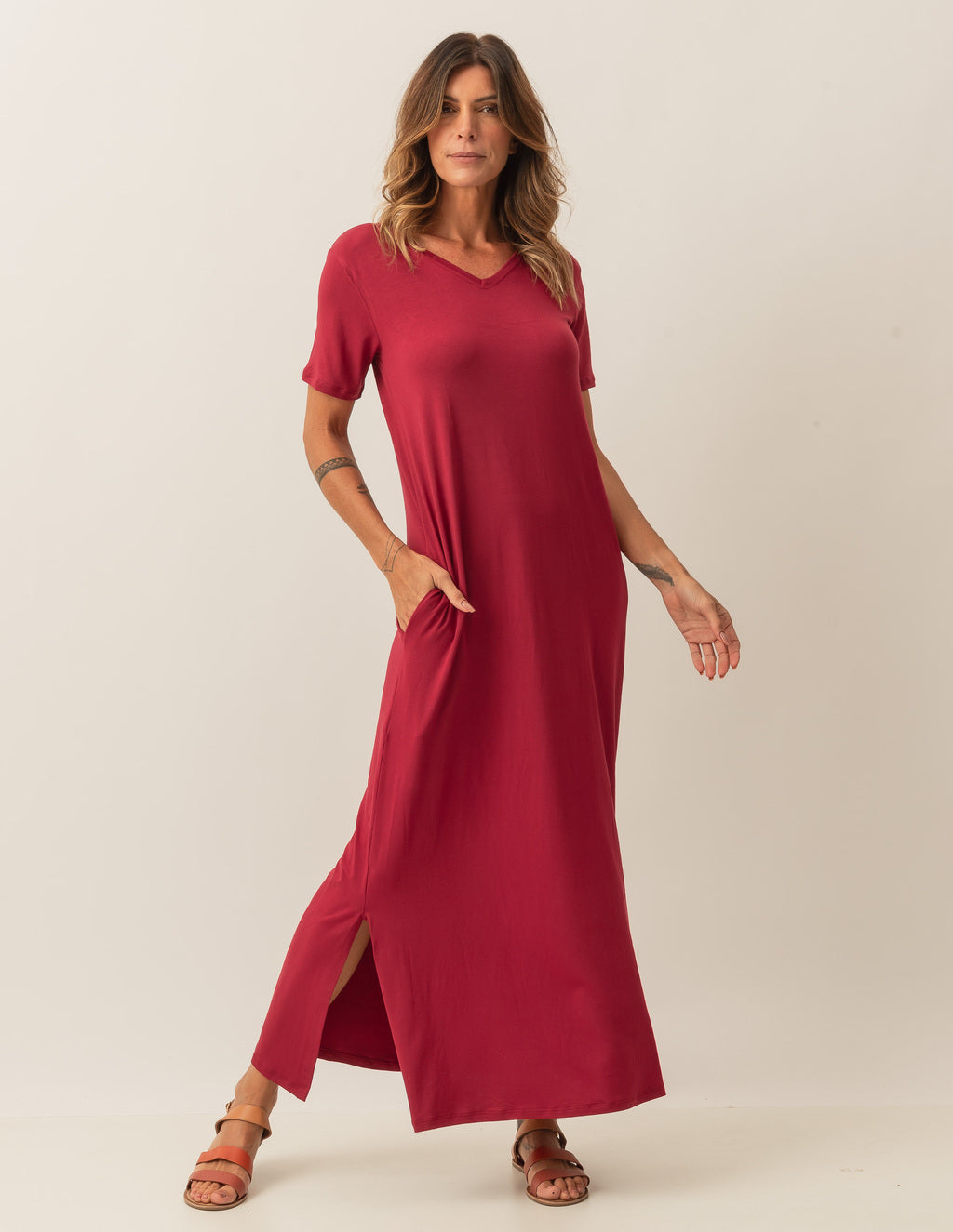 VESTIDO LONGO COM BOLSO BORDÔ