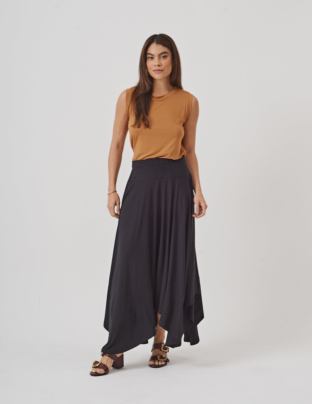 Conjunto Blusa Regata Fendas Caramelo e Saia Eloá Preta