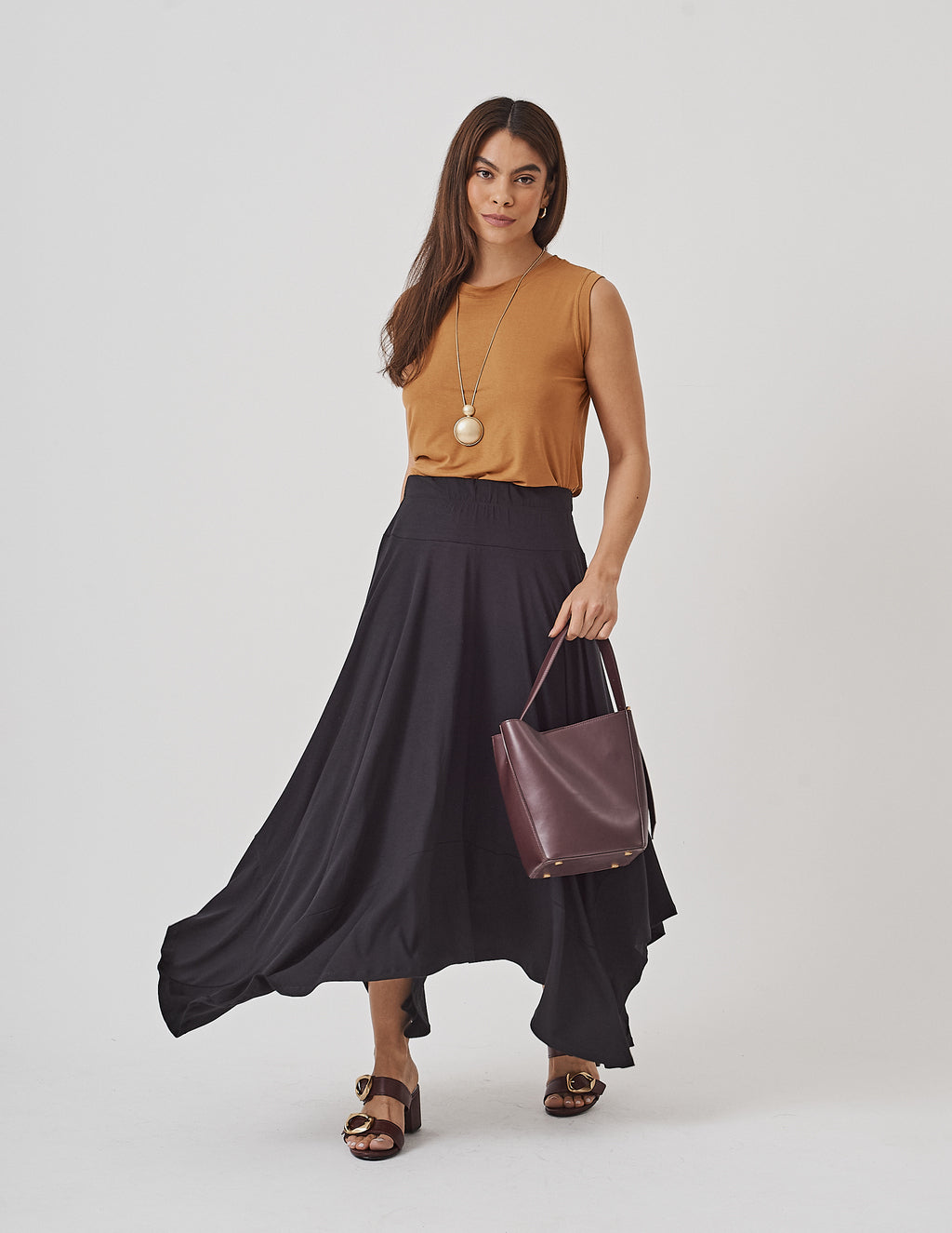 Conjunto Blusa Regata Fendas Caramelo e Saia Eloá Preta