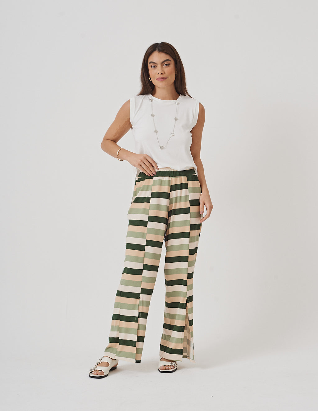 Conjunto Blusa Regata Fendas Off White e Calça Florence listrada Verde