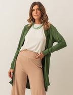Trijunto Cardigan Verde Militar Regata Fendas Off White e Calça Panamá Bege