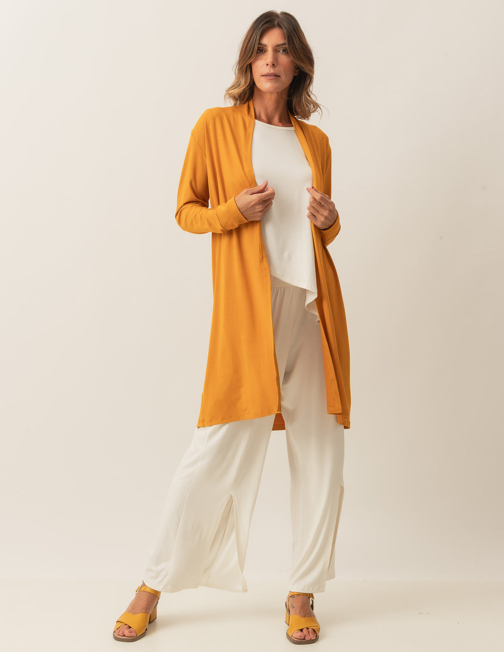 Conjunto Florence Off White e Cardigan Longo Mostarda