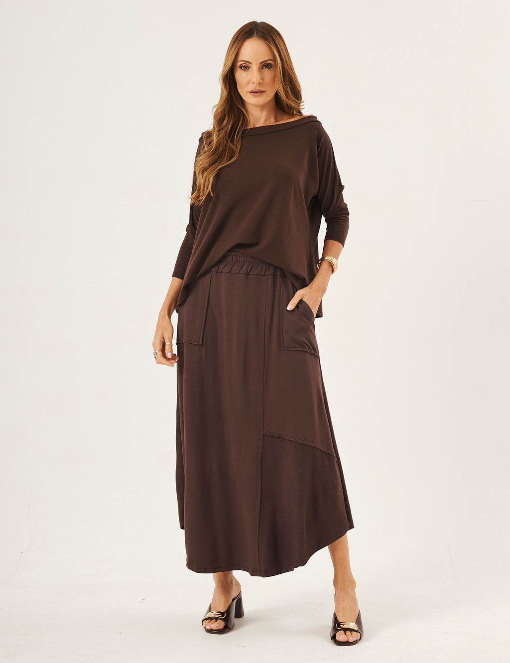 Conjunto Blusa Eva Marrom com Saia Midi Emma Marrom