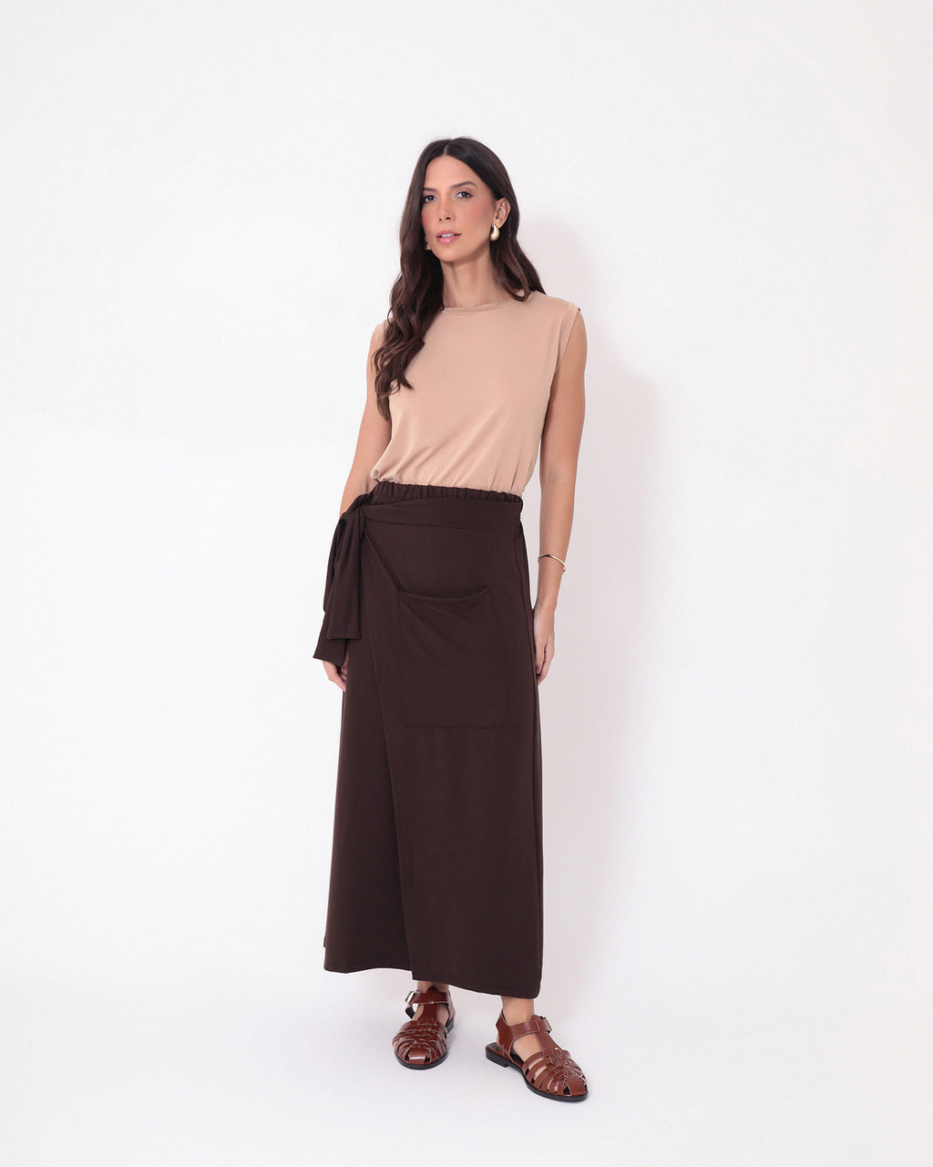 Conjunto Blusa Regata Fendas Bege e Saia Grécia Marrom