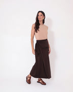 Conjunto Blusa Regata Fendas Bege e Saia Grécia Marrom
