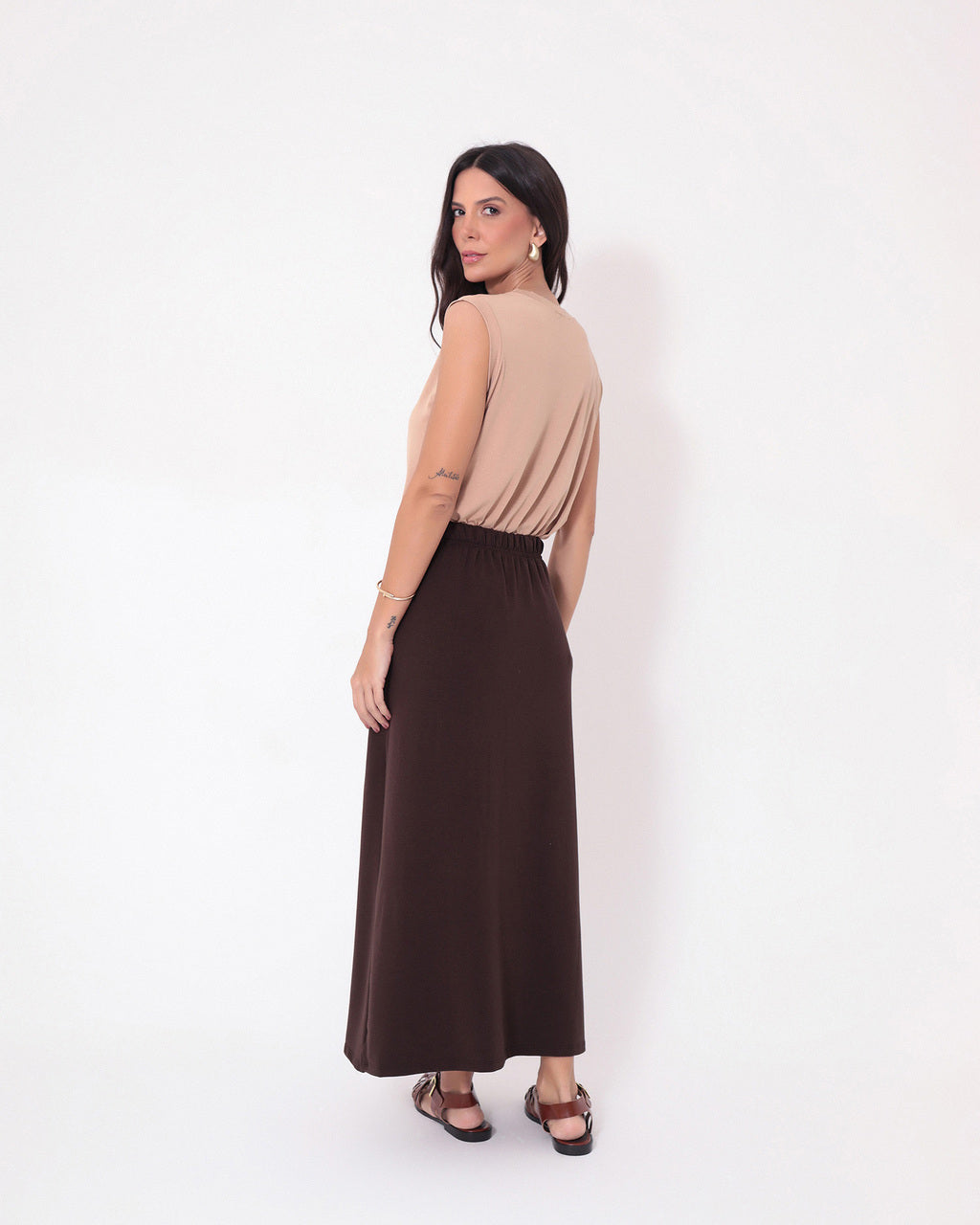 Conjunto Blusa Regata Fendas Bege e Saia Grécia Marrom