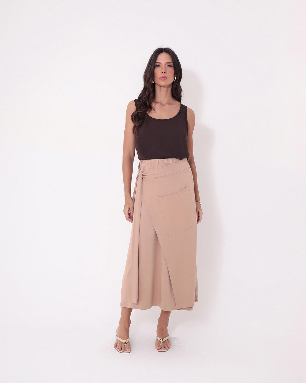 Conjunto Blusa Atenas Marrom e Saia Grécia Bege