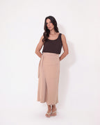 Conjunto Blusa Atenas Marrom e Saia Grécia Bege