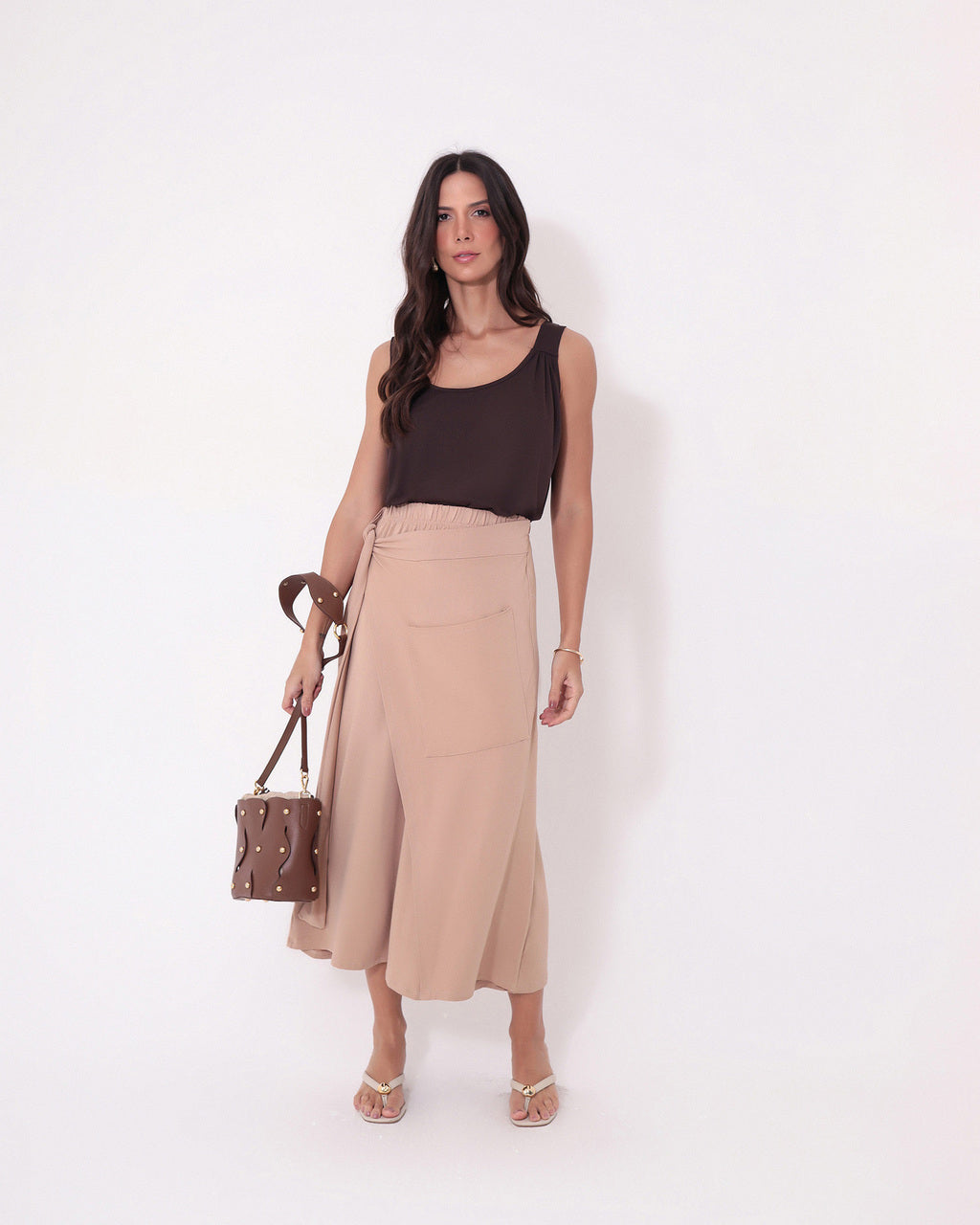 Conjunto Blusa Atenas Marrom e Saia Grécia Bege