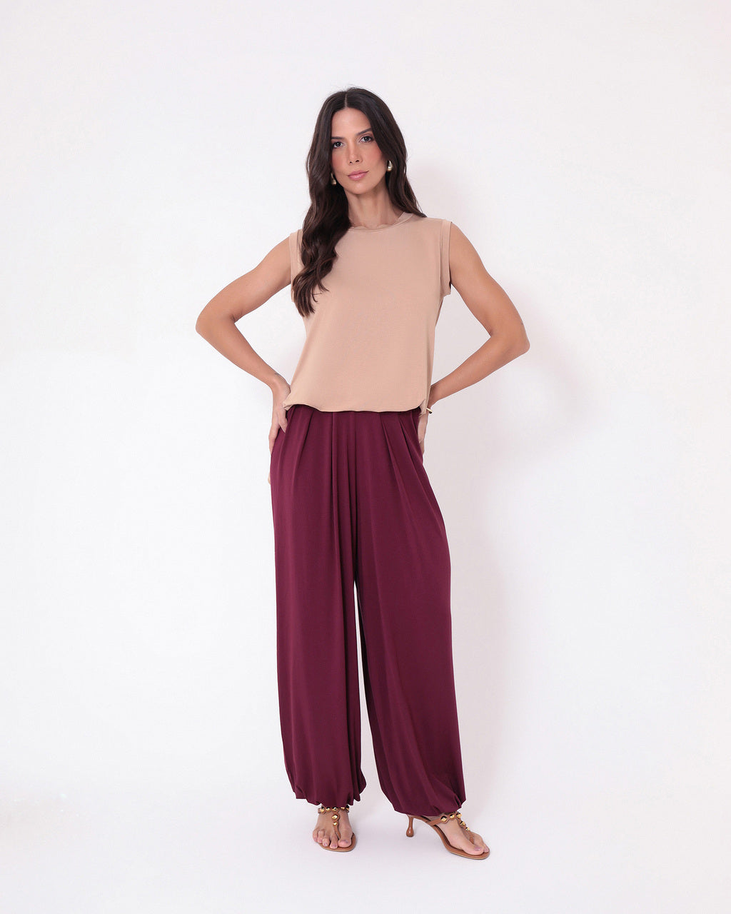 Conjunto Blusa Regata Fendas Bege e Calça Aladin Malbec